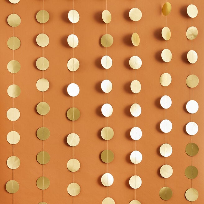 Metallic Gold Circle Card Backdrop 20m