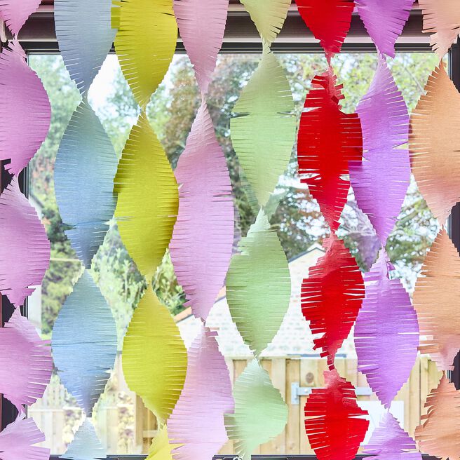 Bright Banquet Crepe Streamers - Pack of 8