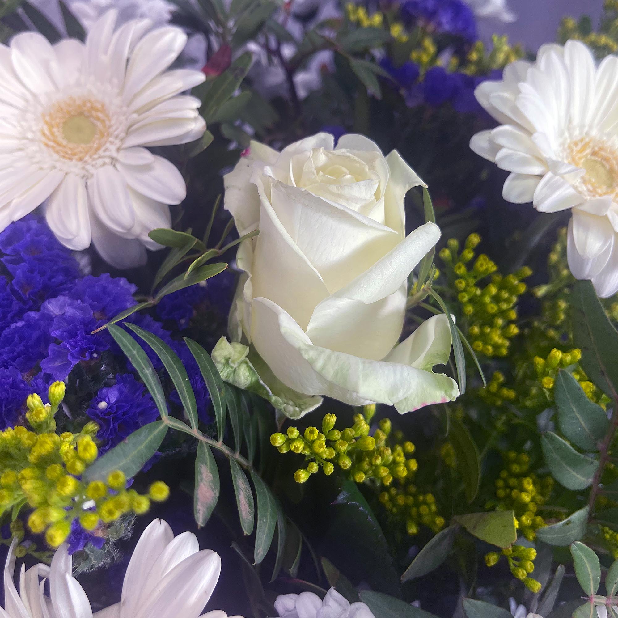 Vanilla Skies Flower Bouquet - Free Delivery!