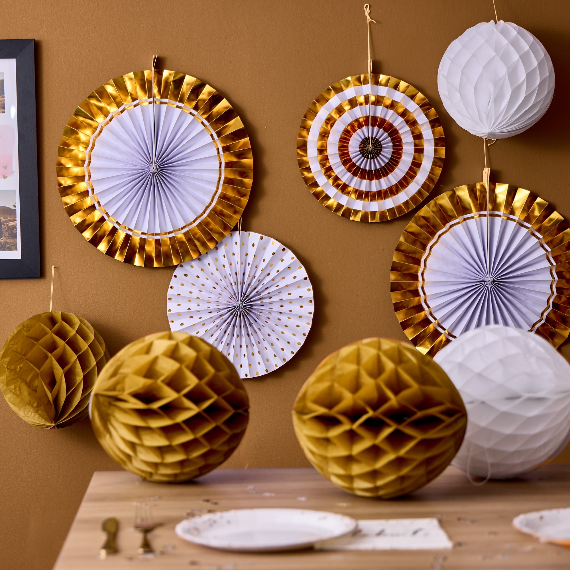 Gold & white Paper Decorations Kit