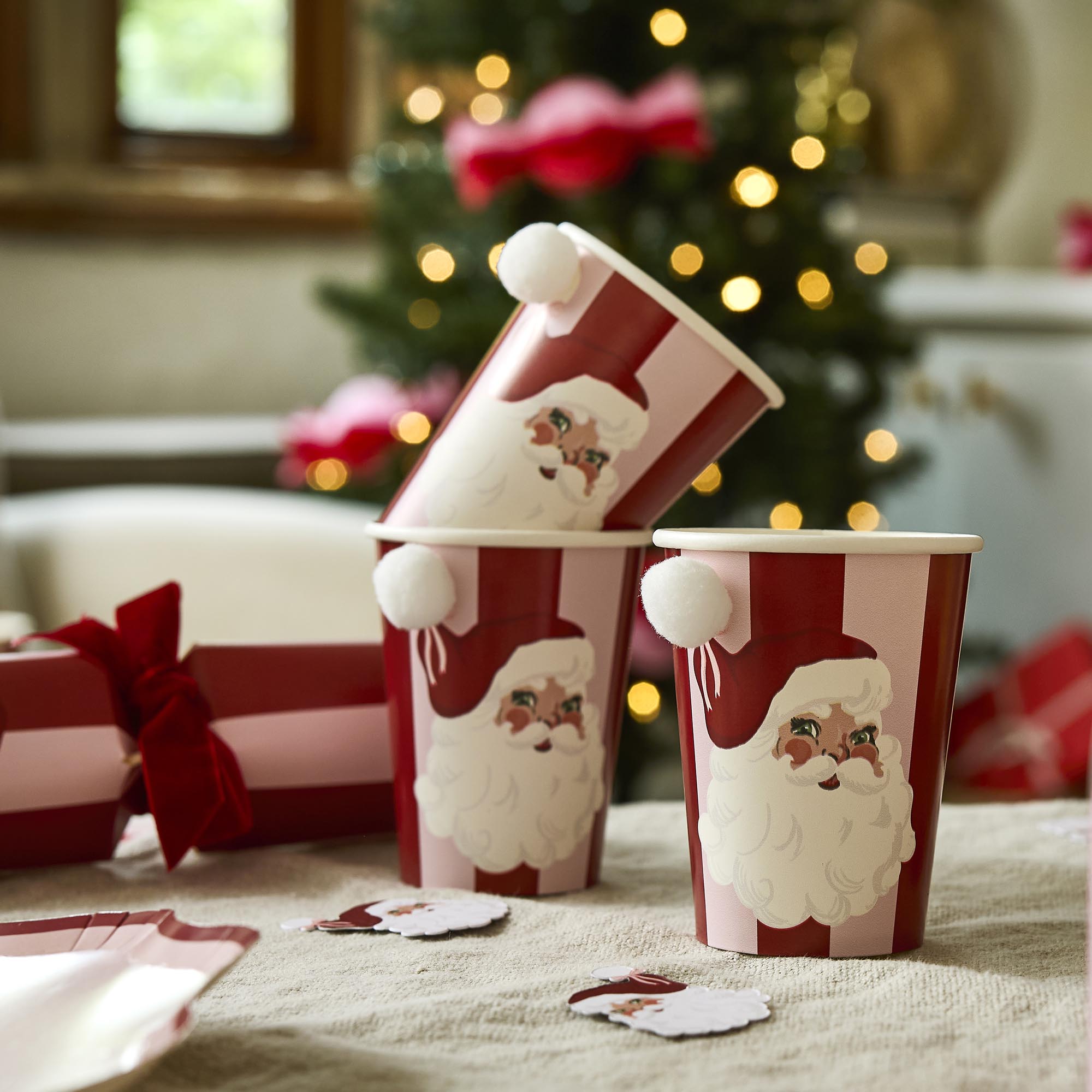 Vintage Santa Christmas Tableware Bundle - 16 Guests 