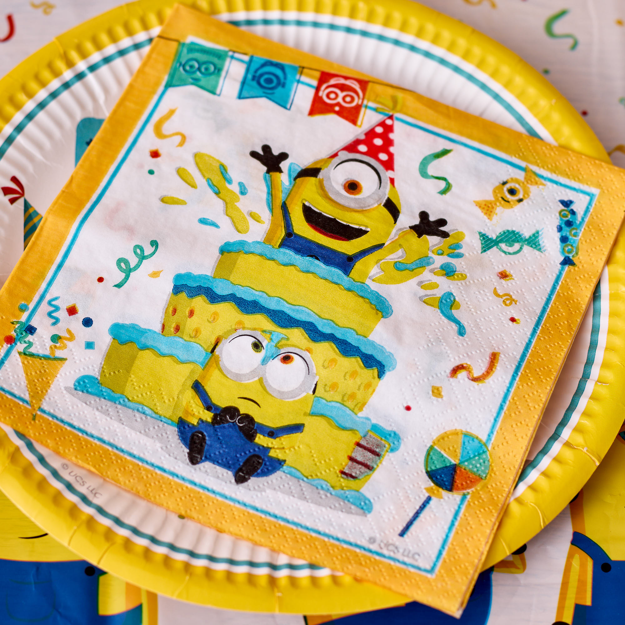 Minions: The Rise of Gru Party Tableware & Decorations Bundle - 16 Guests