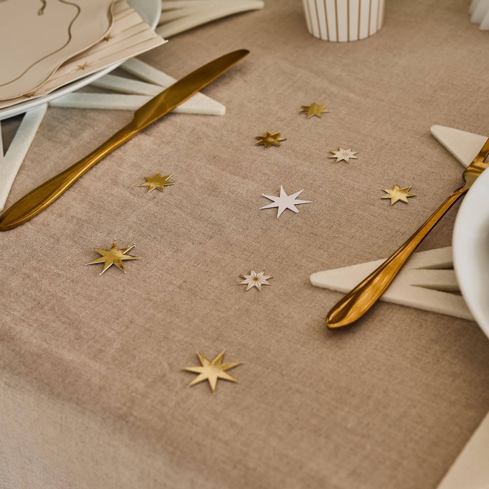White Christmas Tableware Bundle - 16 Guests