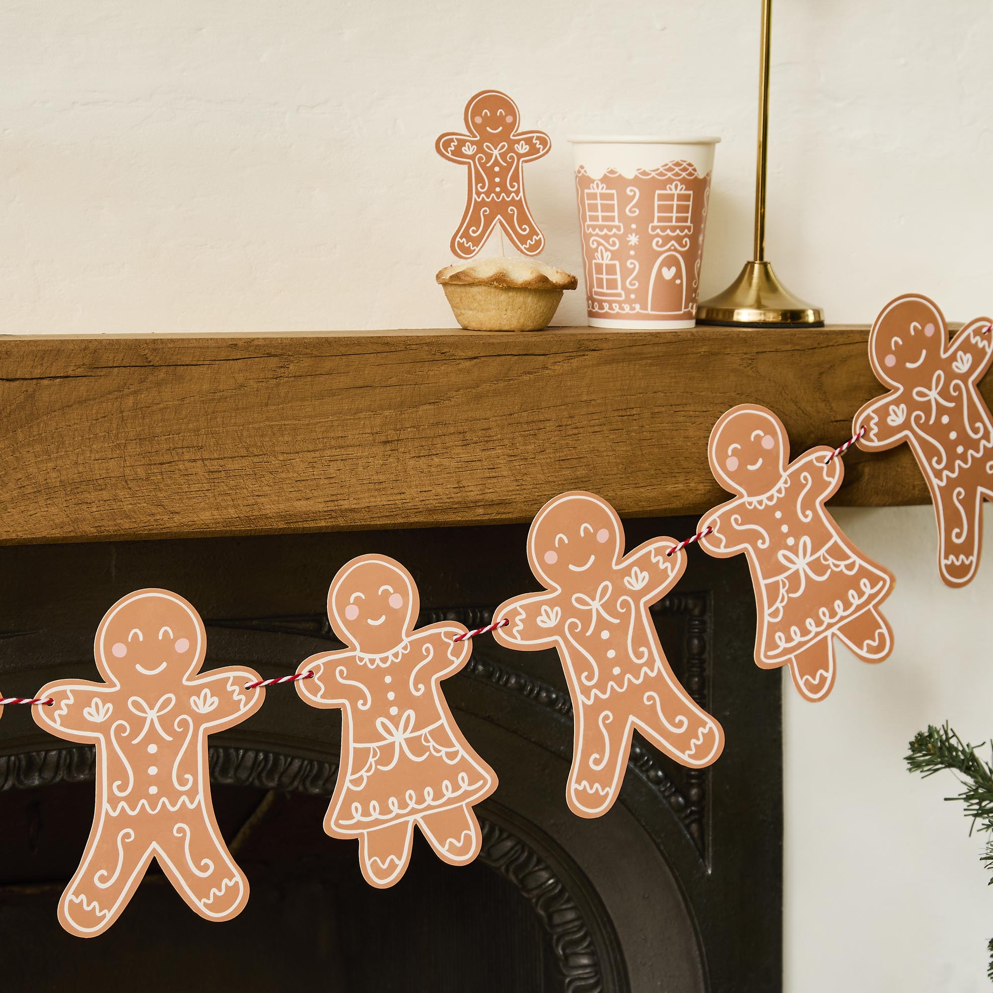 Gingerbread Friends Garland 