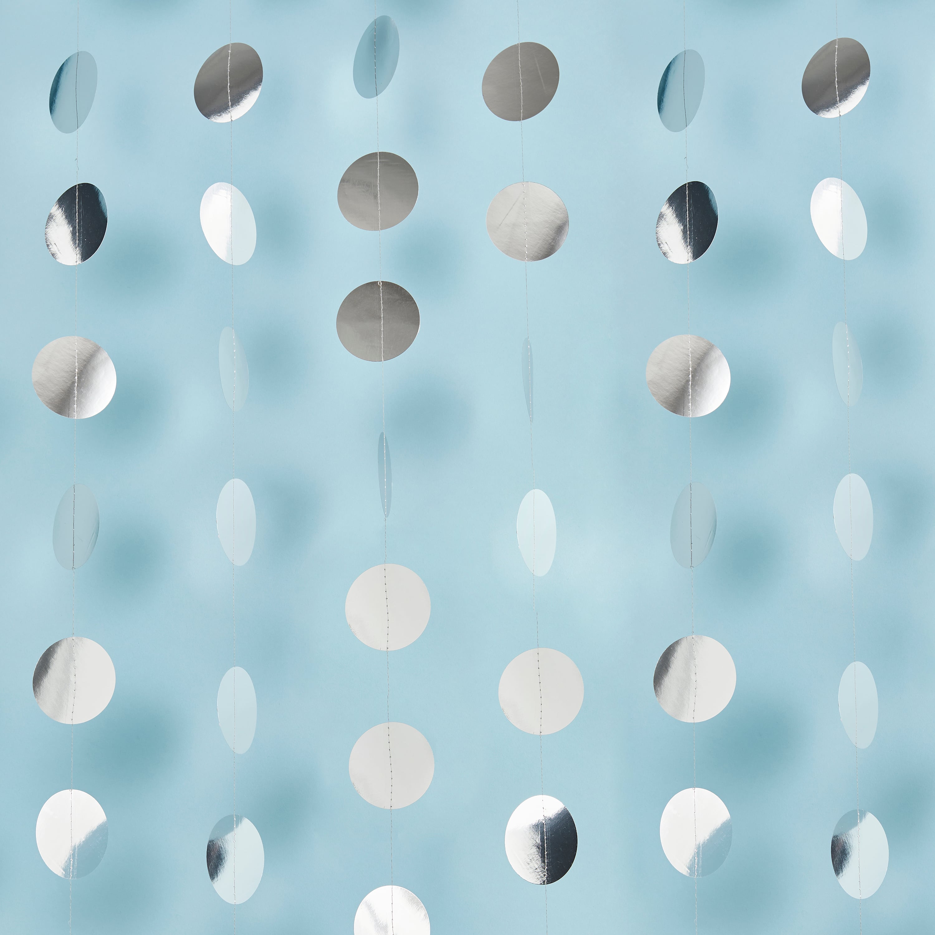 Metallic Silver Circle Card Backdrop 20m