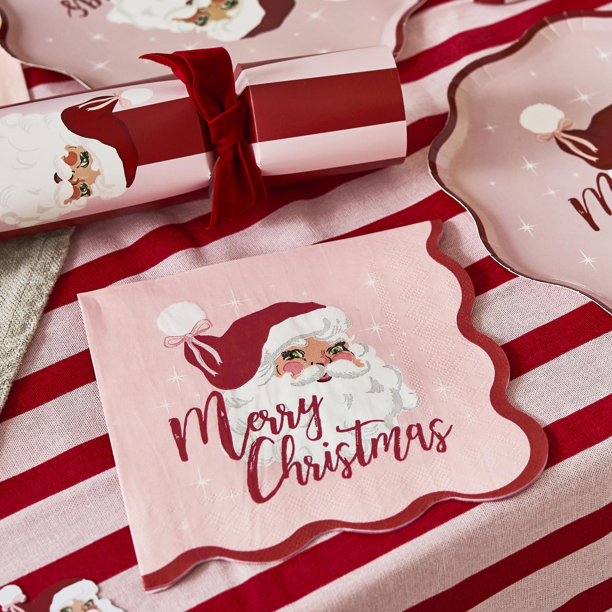 Vintage Santa Christmas Tableware Bundle - 16 Guests 