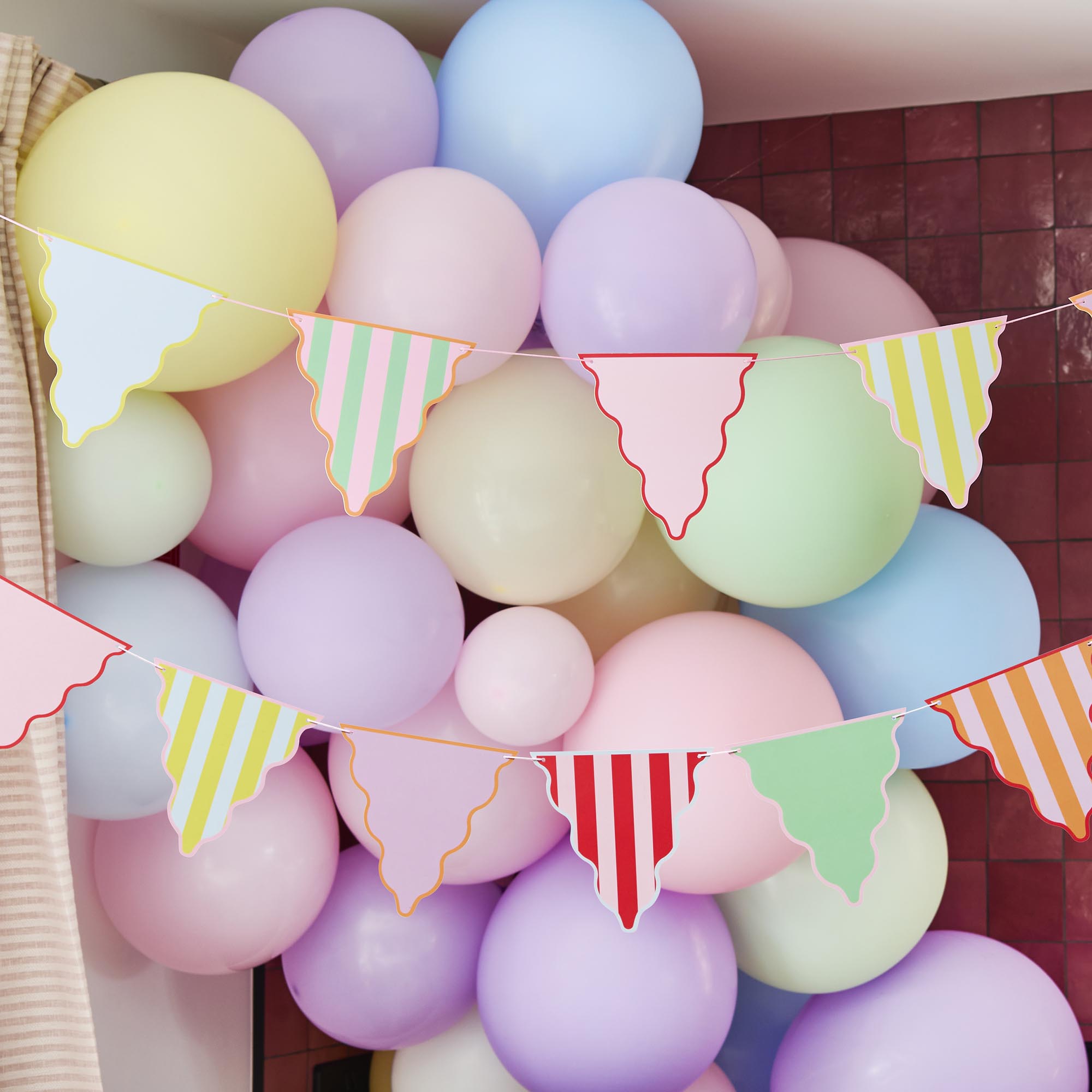 Bright Banquet Card Bunting 4m