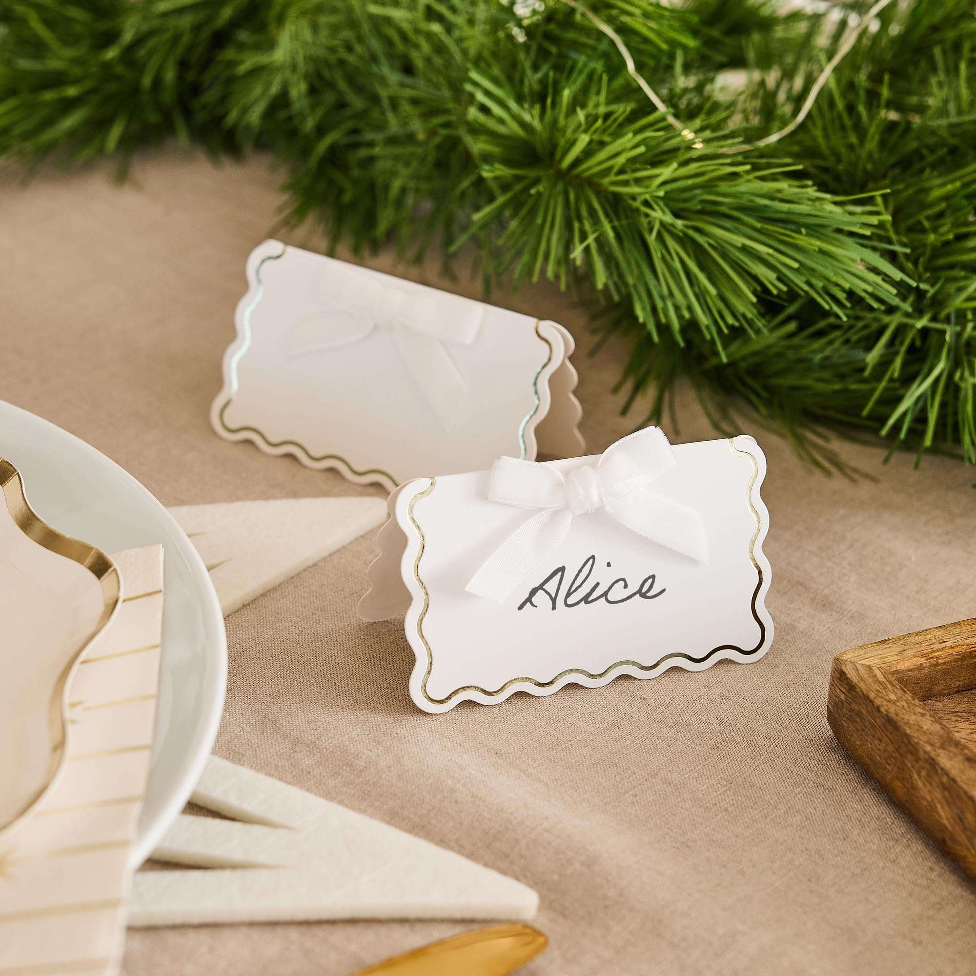 White Christmas Tableware Bundle - 16 Guests