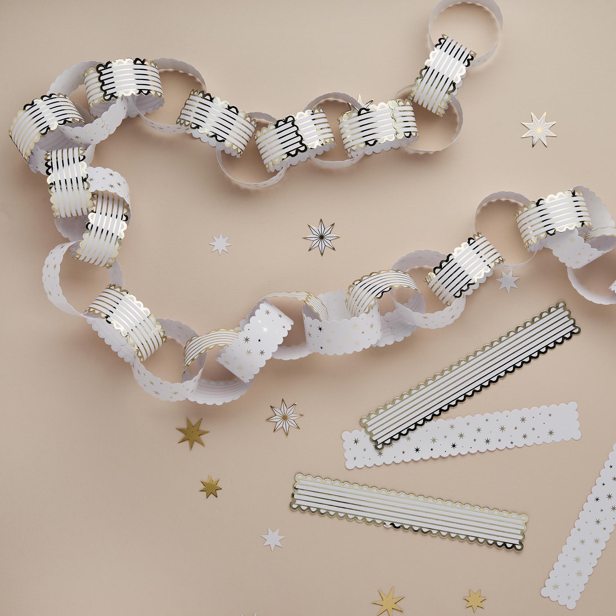 White & Gold Scallop Edge Paper Chains - Pack of 48