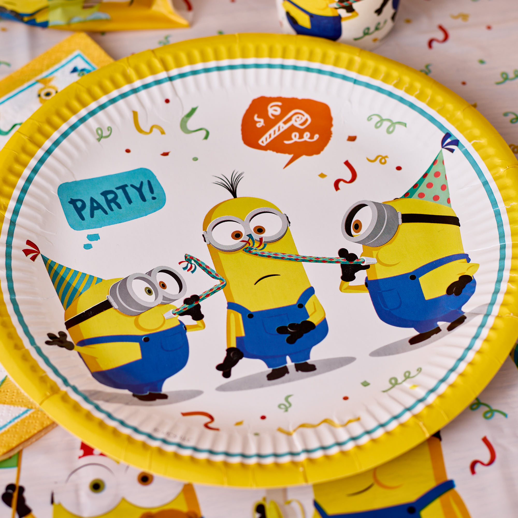 Minions: The Rise of Gru Party Tableware & Decorations Bundle - 16 Guests