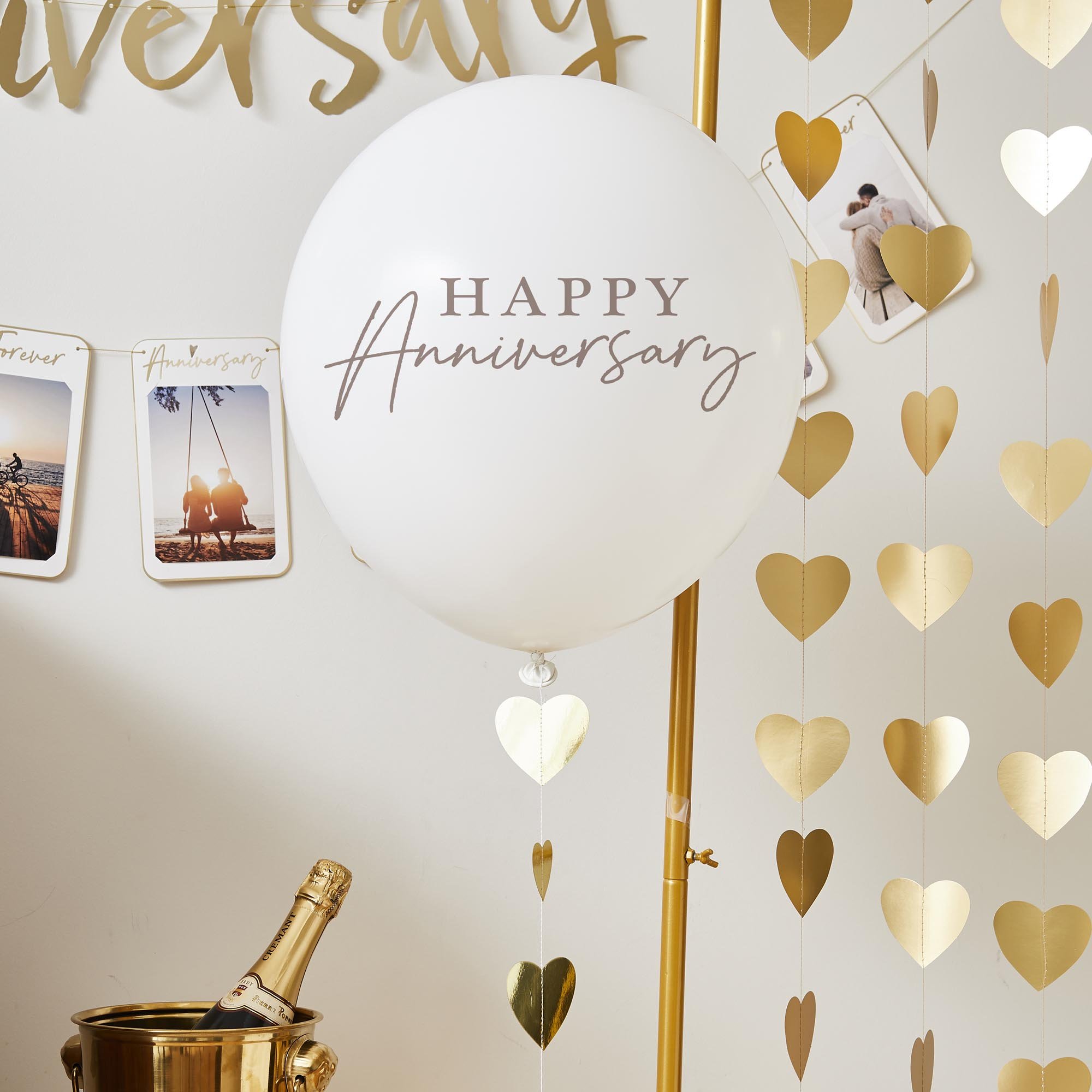 Happy Anniversary 18-Inch Latex Balloon & Trailing Heart Tail